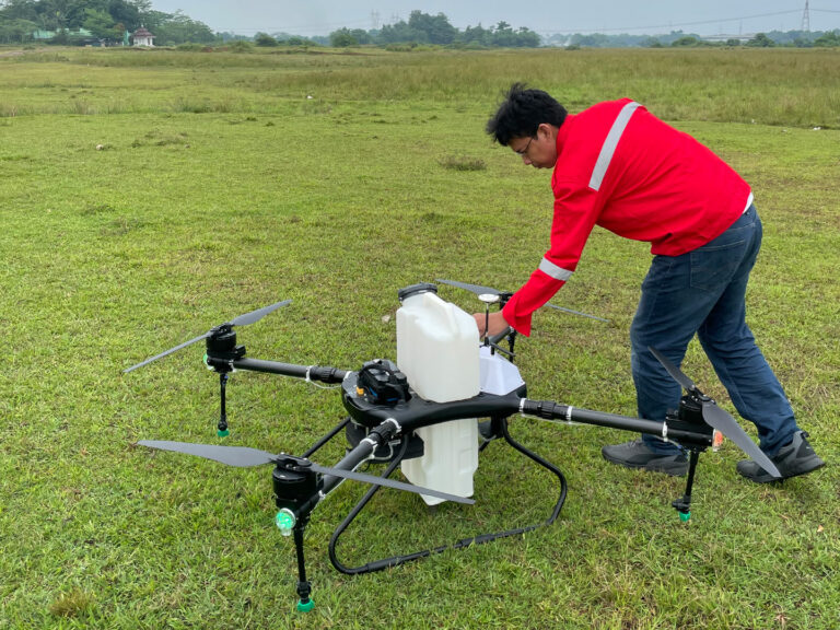Pelatihan Penggunaan Drone Agri untuk Penyemprotan Pupuk